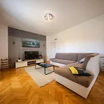 Διαμέρισμα With Parking Space Privlaka, Zadar - 12957 *